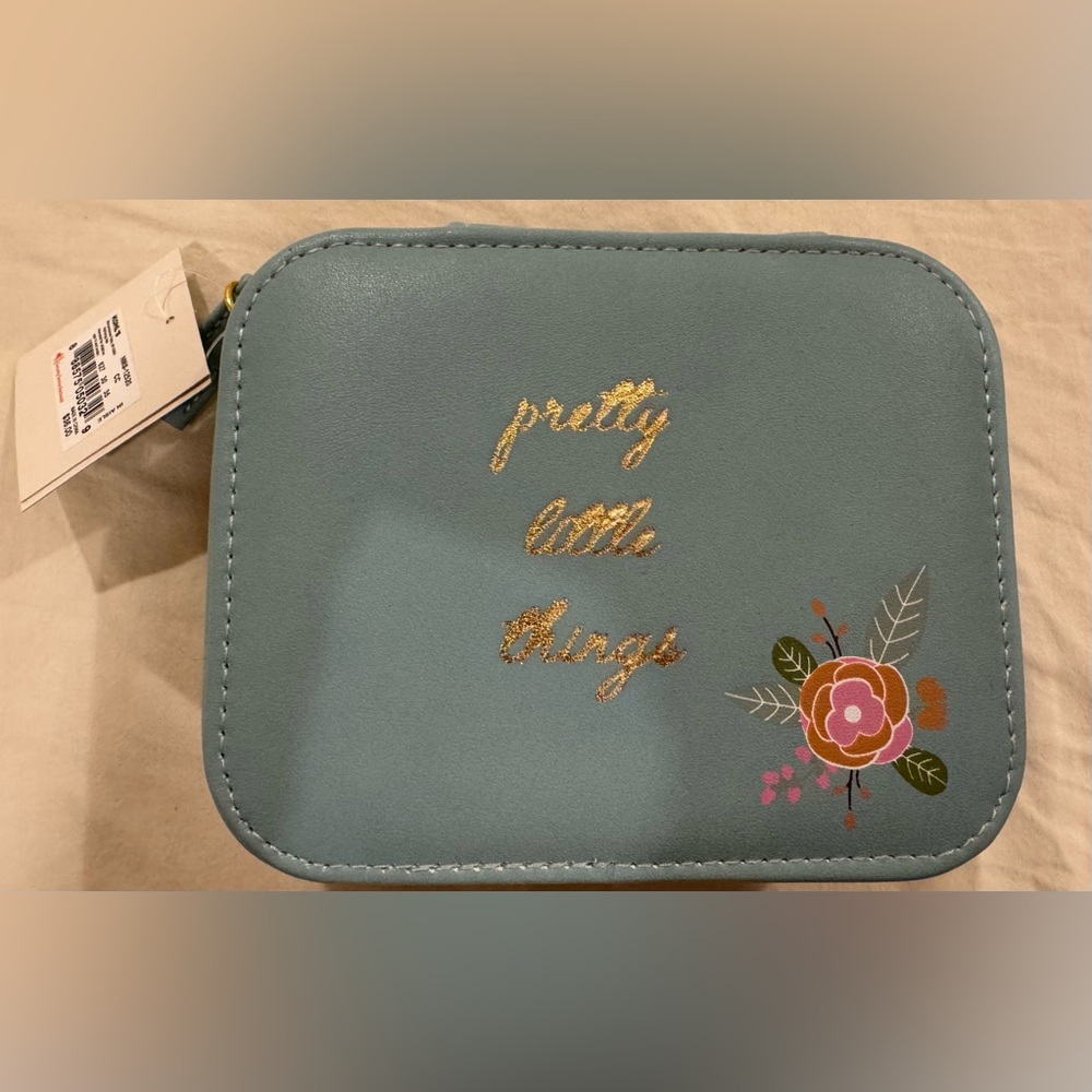 NWT Lauren Conrad Sjewtlery Travel Case